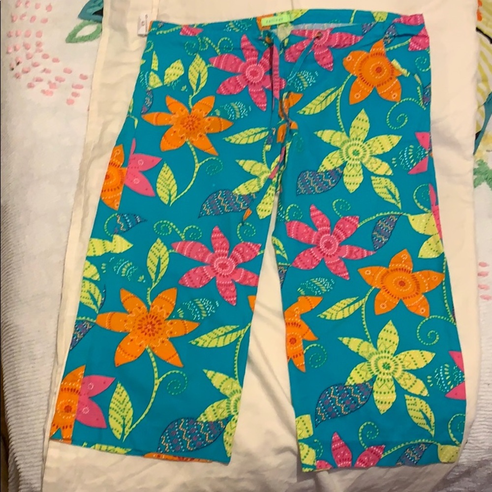 SUMMER CAPRIS💜 Medium